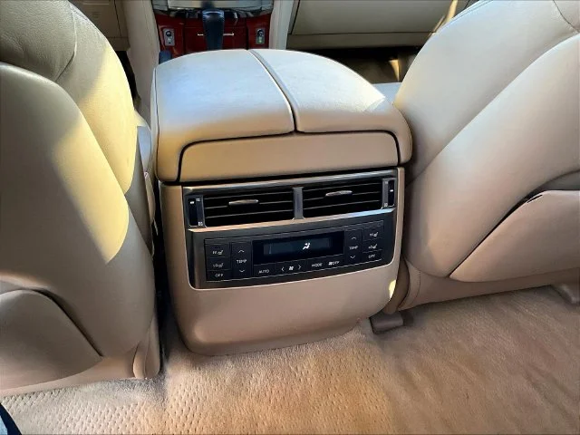 Used 2010  Lexus 570 image 10