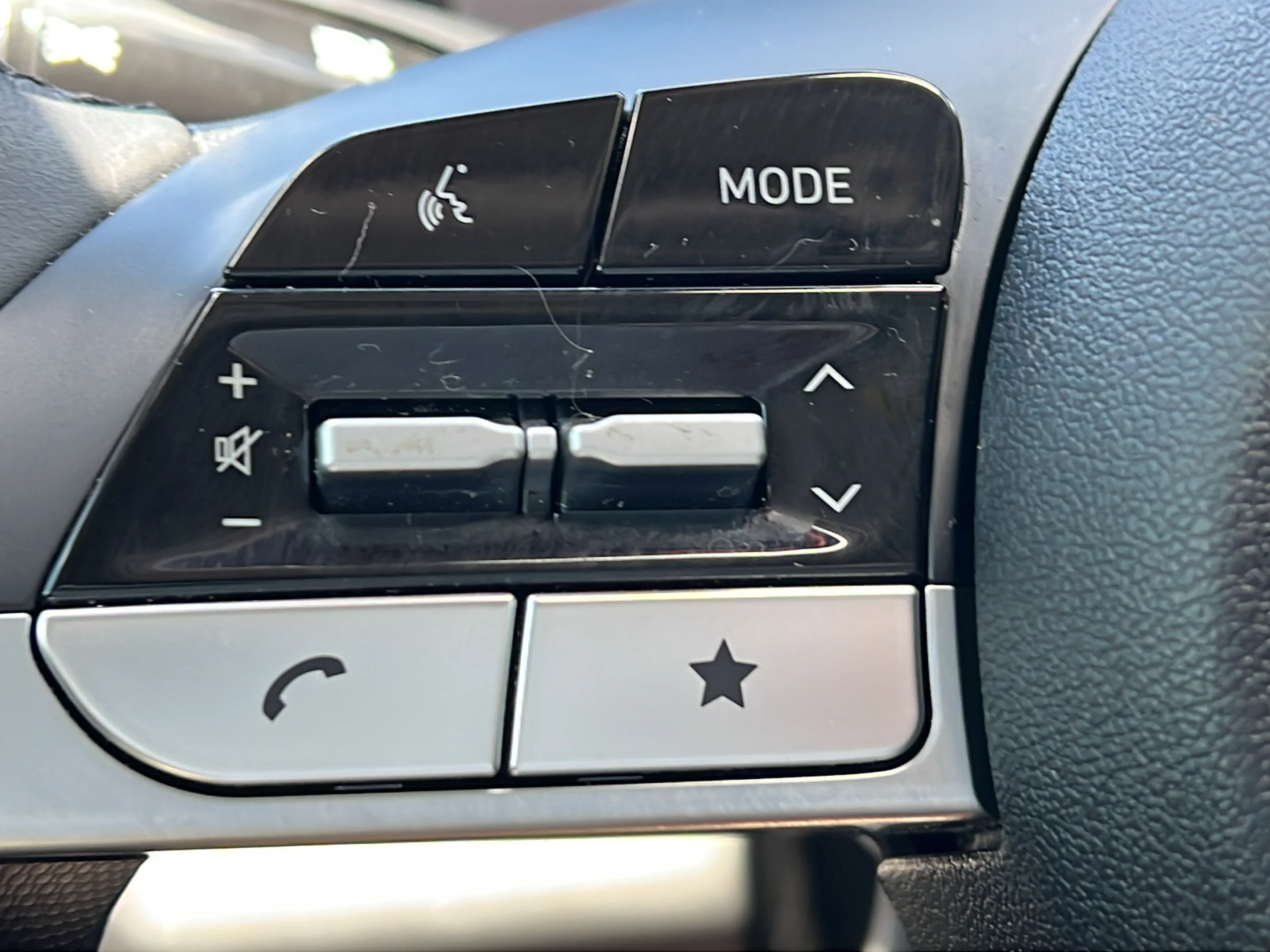 Used 2024 Fluid Metal Hyundai Limited image 20