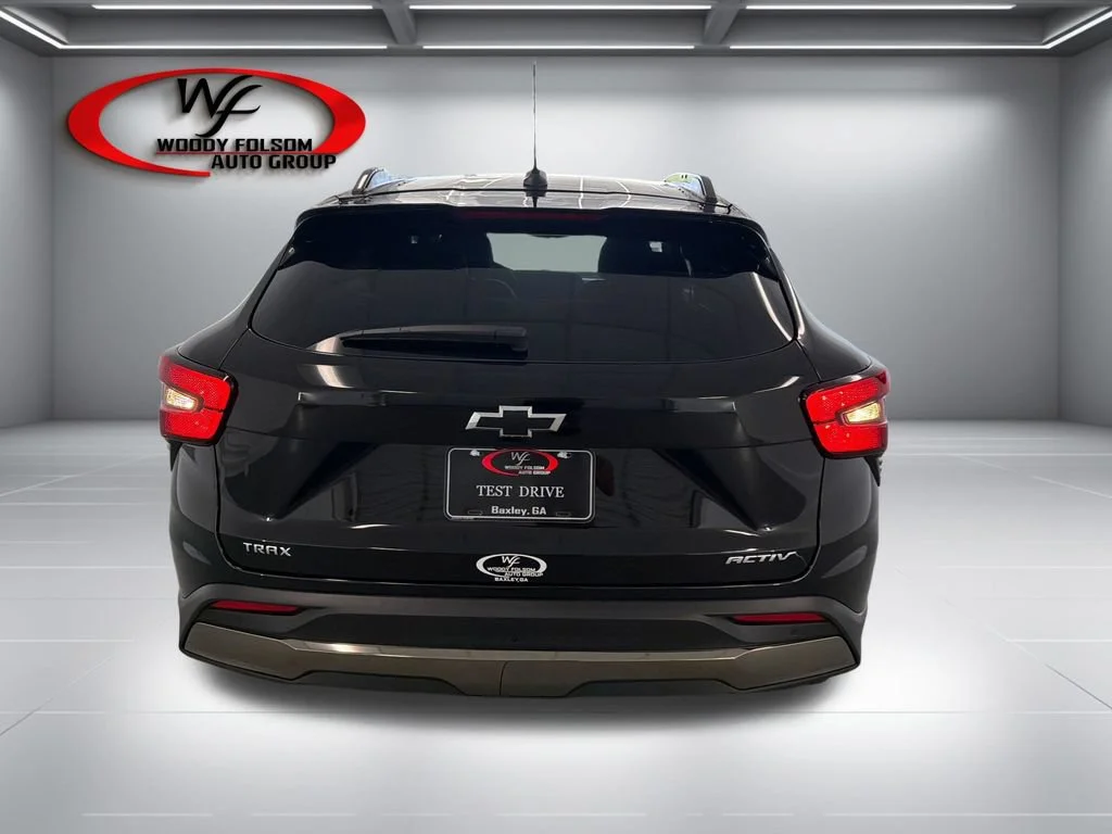 New 2026 Mosaic Black Metallic Chevrolet ACTIV image 7