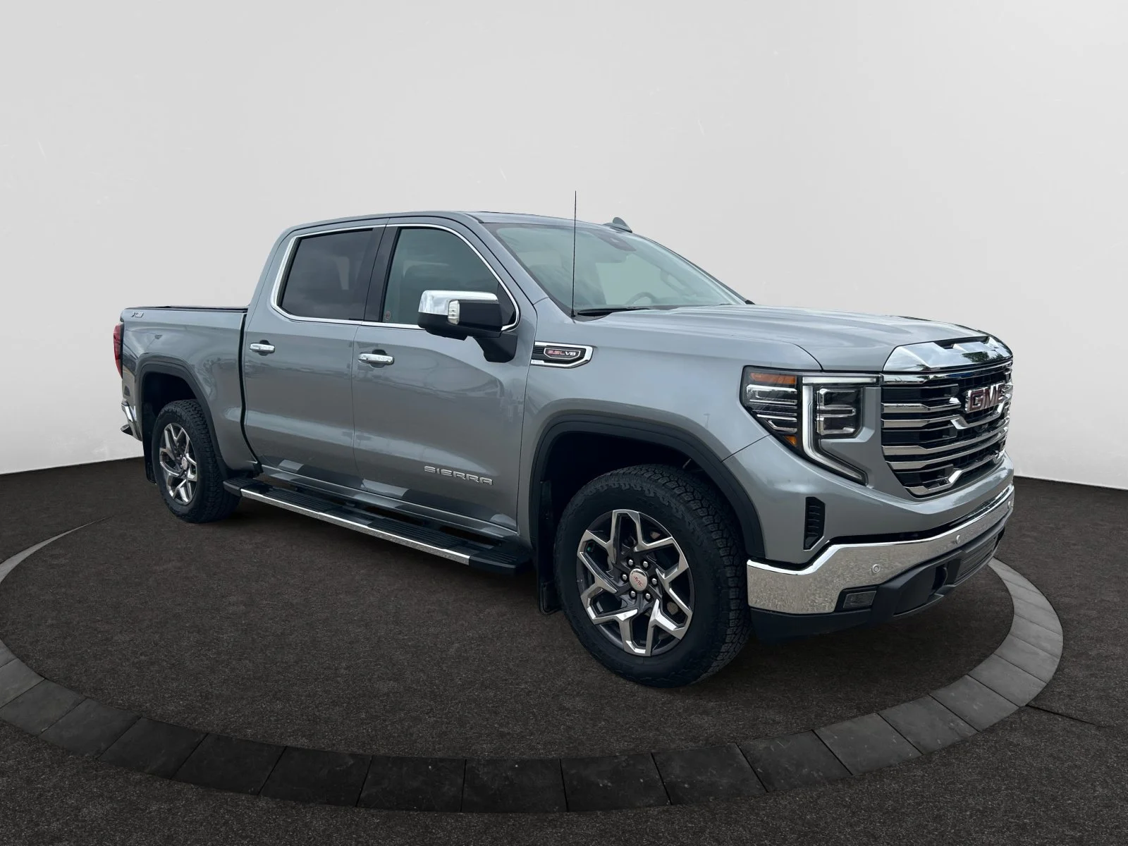 Used 2025 Gray GMC SLT Crew 6.2L Leather Sunroof Nav 4x4 image 7