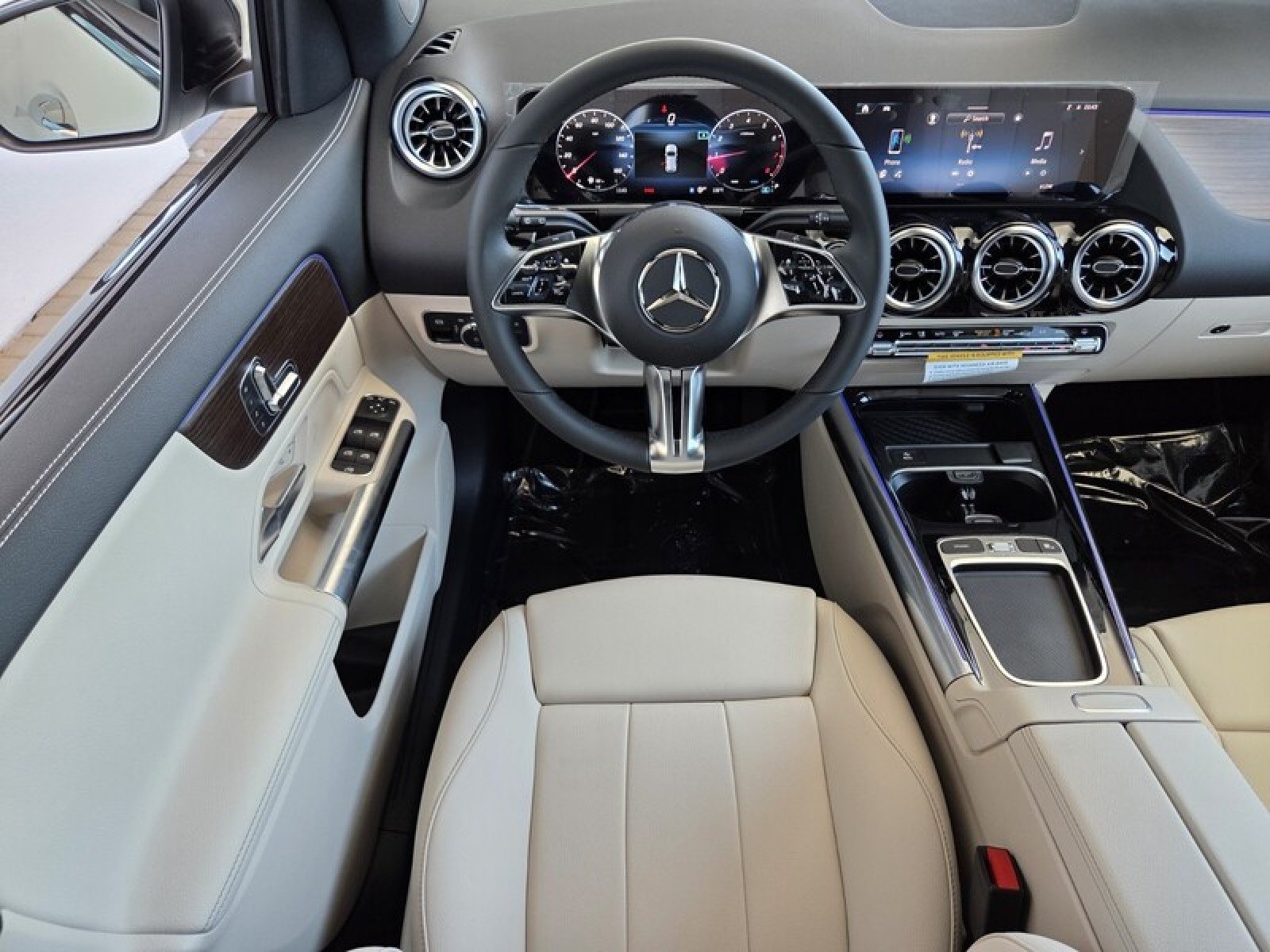New 2026 Polar White Mercedes-Benz GLA 250 SUV image 14