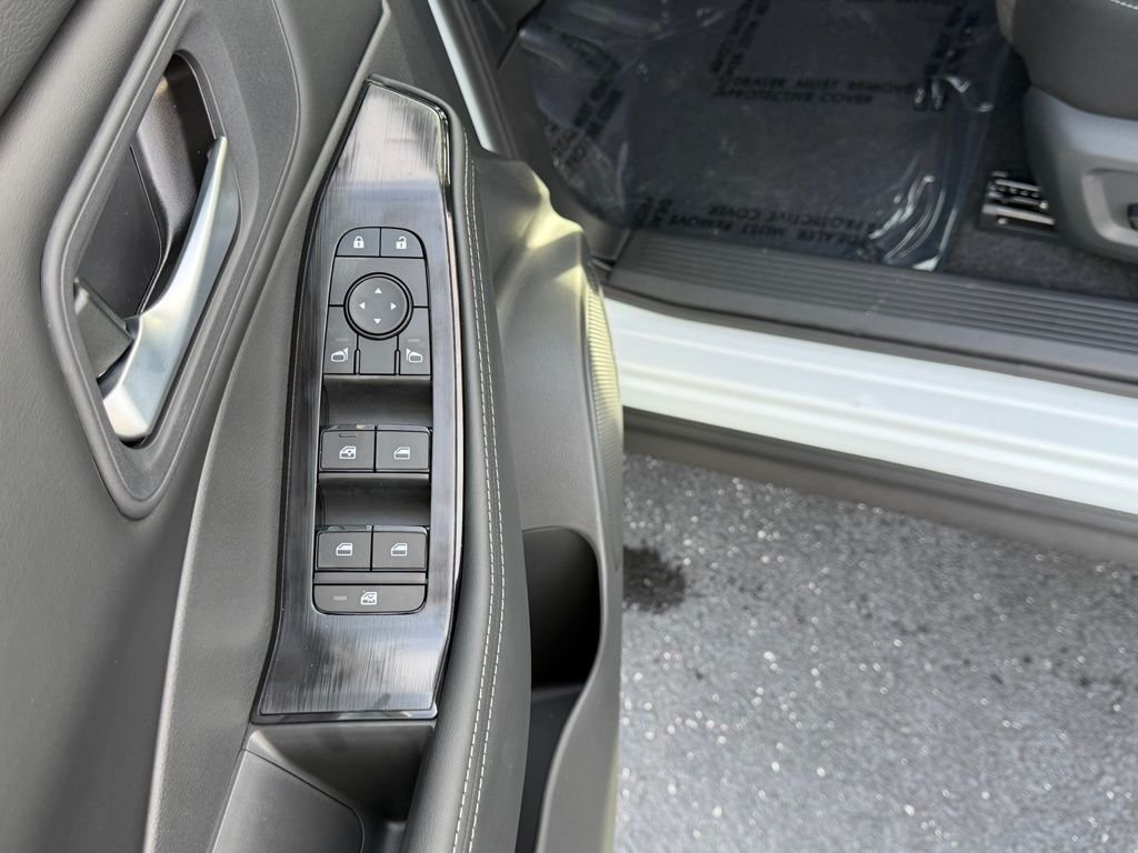 New 2026 Everest White Pearl TriCoat Nissan SV image 13