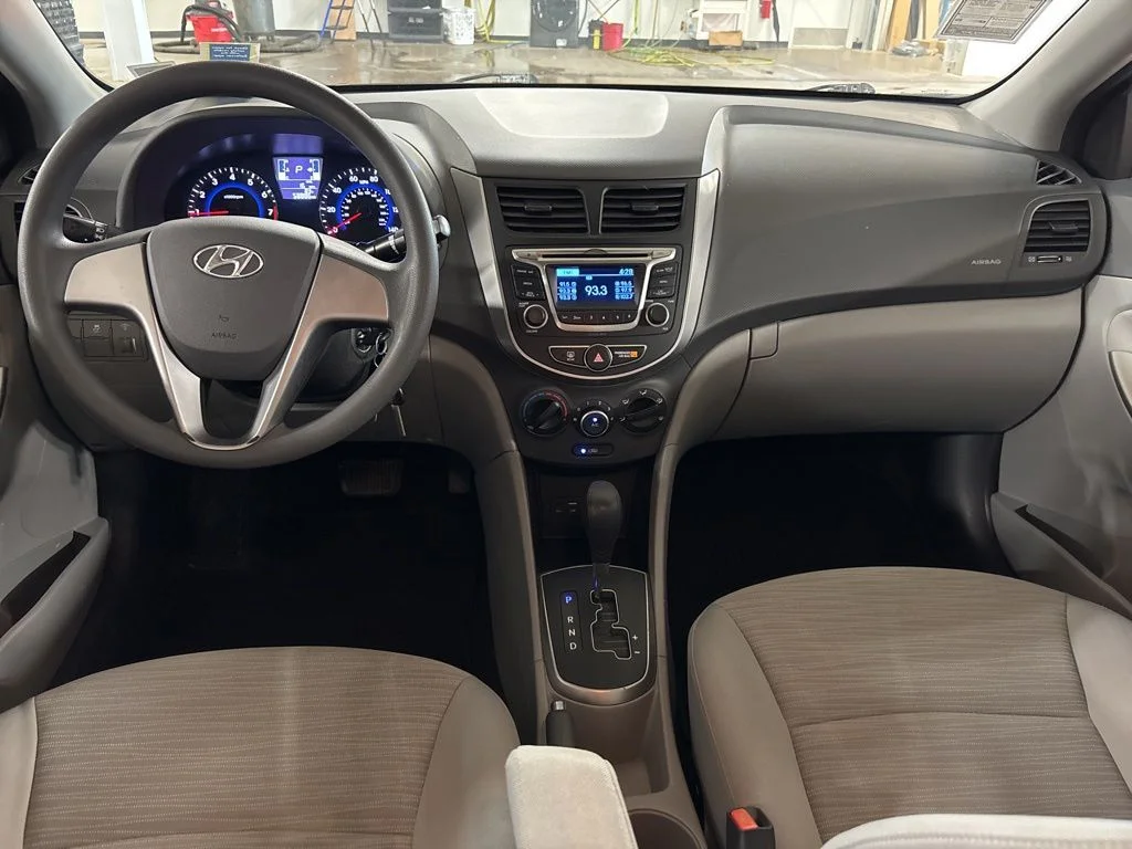 Used 2016 White Hyundai SE image 12