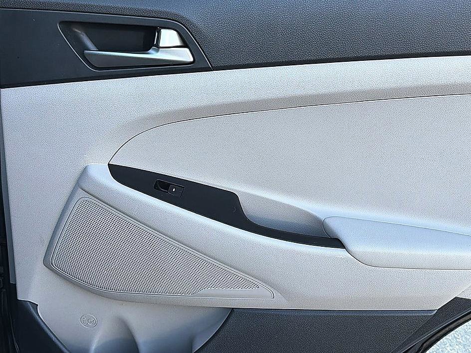 Used 2018 Coliseum Gray Hyundai SE image 24