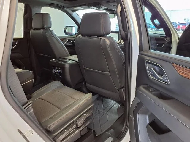 Used 2024 Pearl Chevrolet High Country image 30