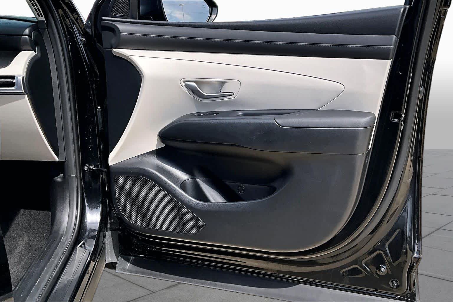 Used 2025 Phantom Black Hyundai SE image 22