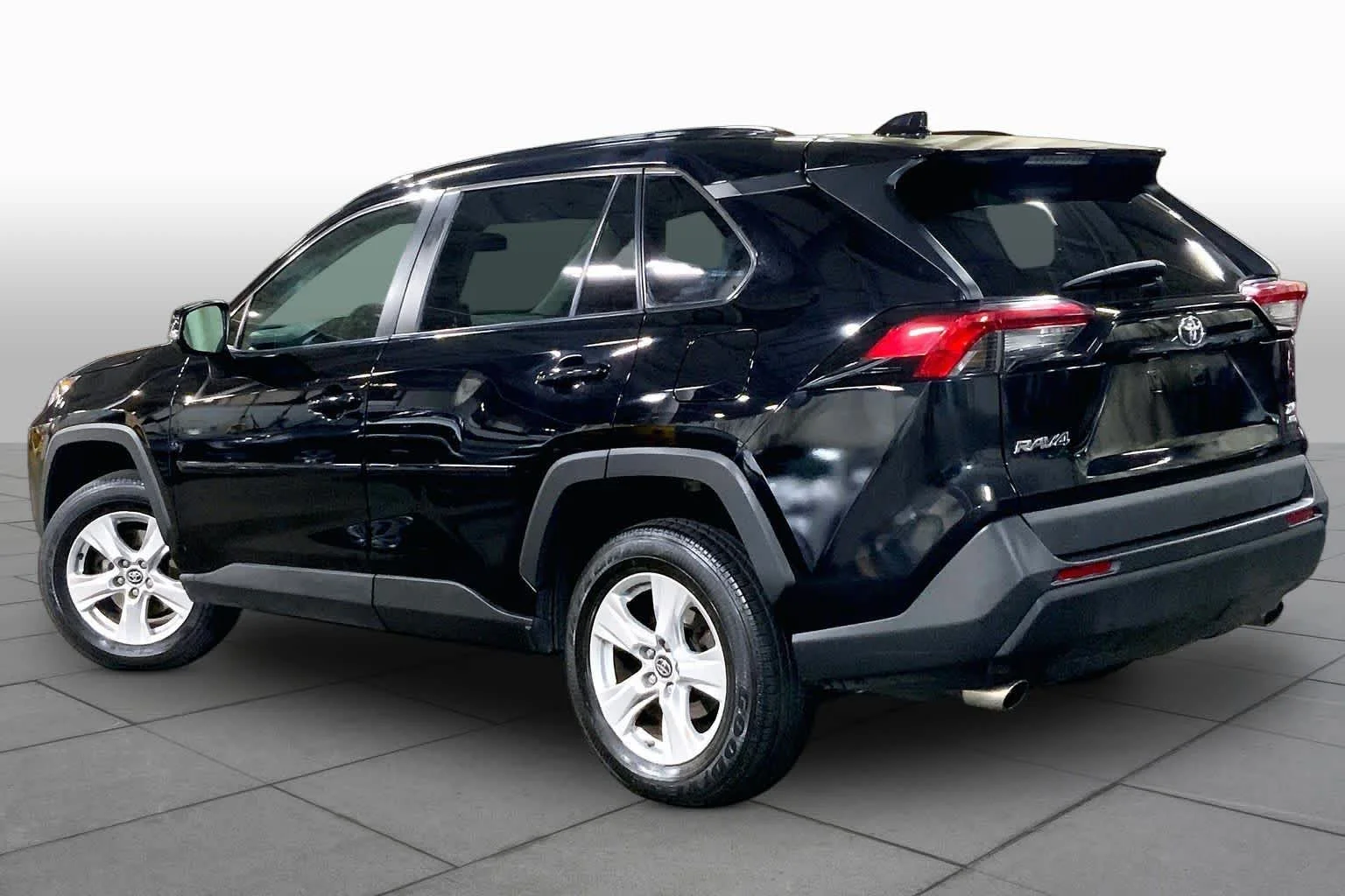 Used 2020 Midnight Black Metallic Toyota XLE image 12