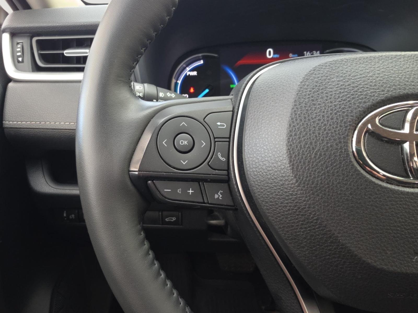 Used 2024 Wind Chill Pearl Toyota XLE Premium image 45