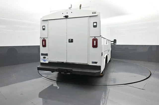 Used 2020 White Ford Cutaway Utility Box image 7