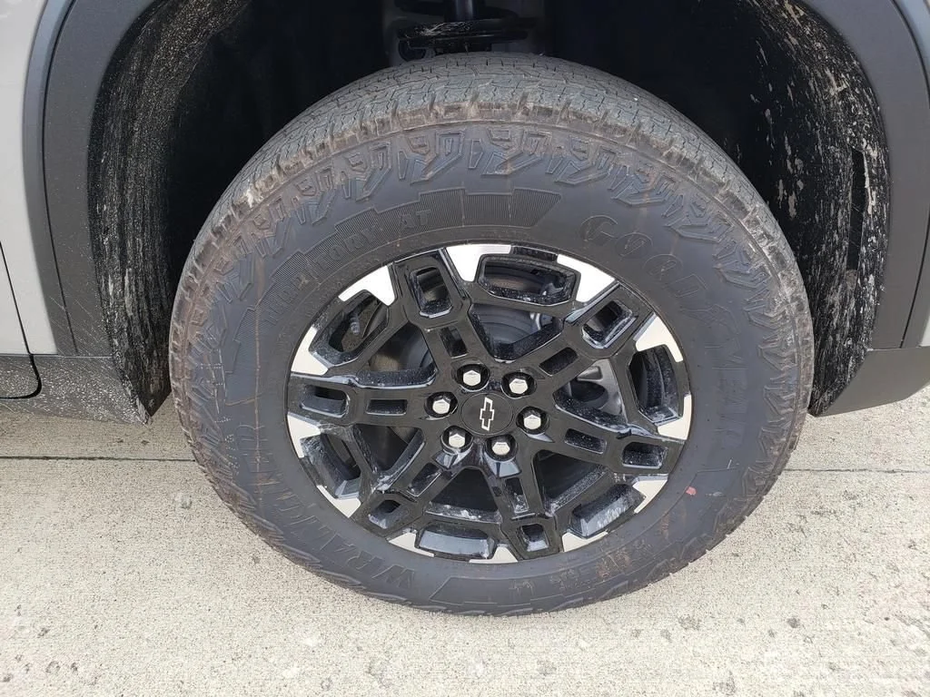 New 2027 Sandstone Gray Chevrolet Z71 image 34