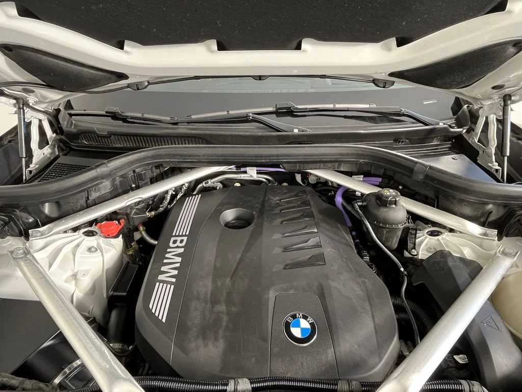 Used 2025 White BMW xDrive40i image 15