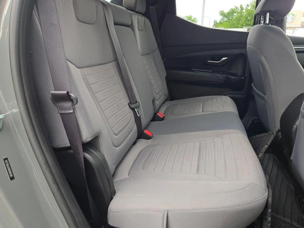 Used 2022 Hampton Gray Hyundai SEL image 9