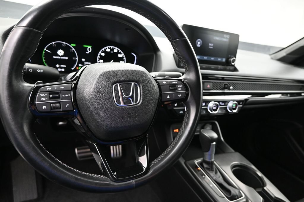 Used 2025  Honda Sport image 18