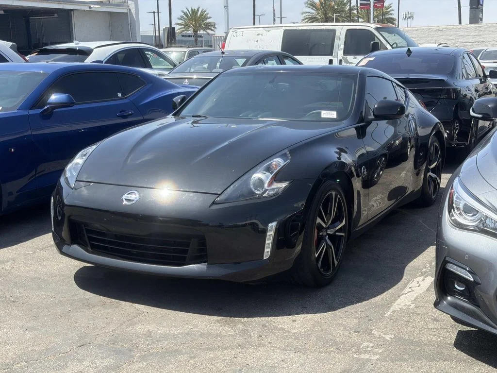 2020 Nissan 370Z Coupe Touring 7A/T's photo