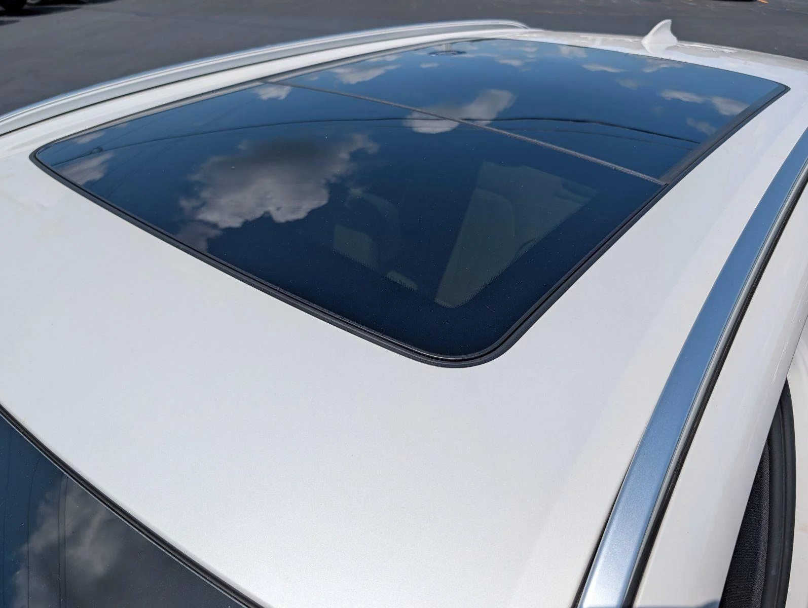 Used 2023 Mineral White Metallic BMW sDrive40i image 38