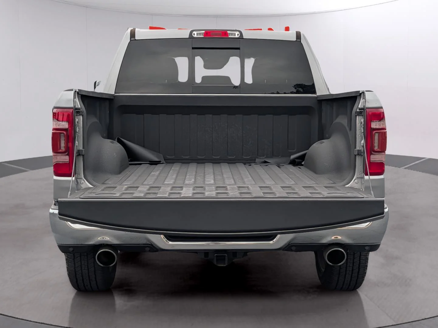 Used 2022 Billet Silver Metallic Clearcoat Ram Limited image 9