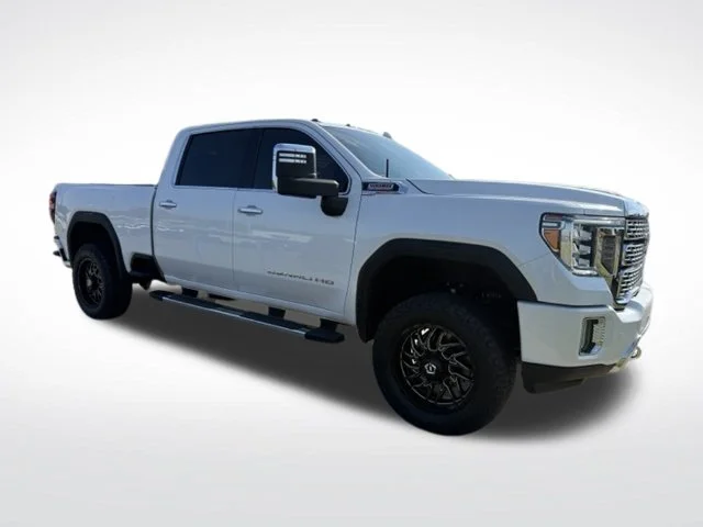 Used 2021 White GMC Denali image 3