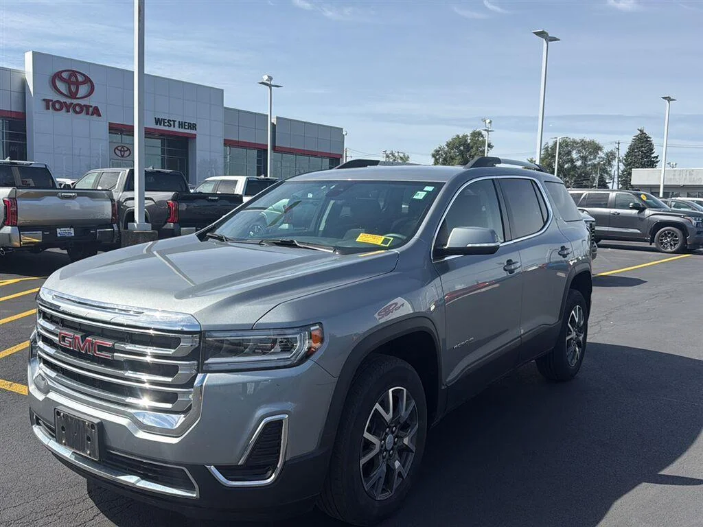 Used 2023 Sterling Metallic GMC SLE image 3