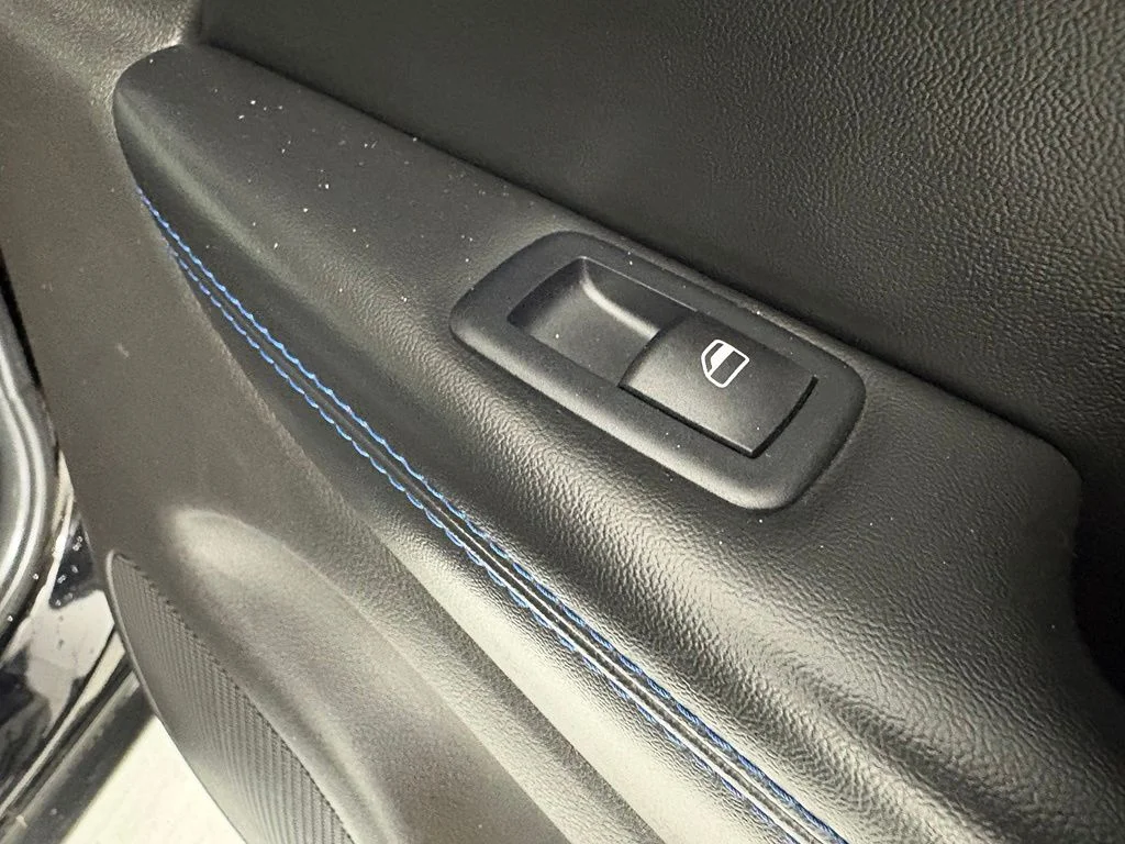 Used 2019 Black Jeep Laredo image 20