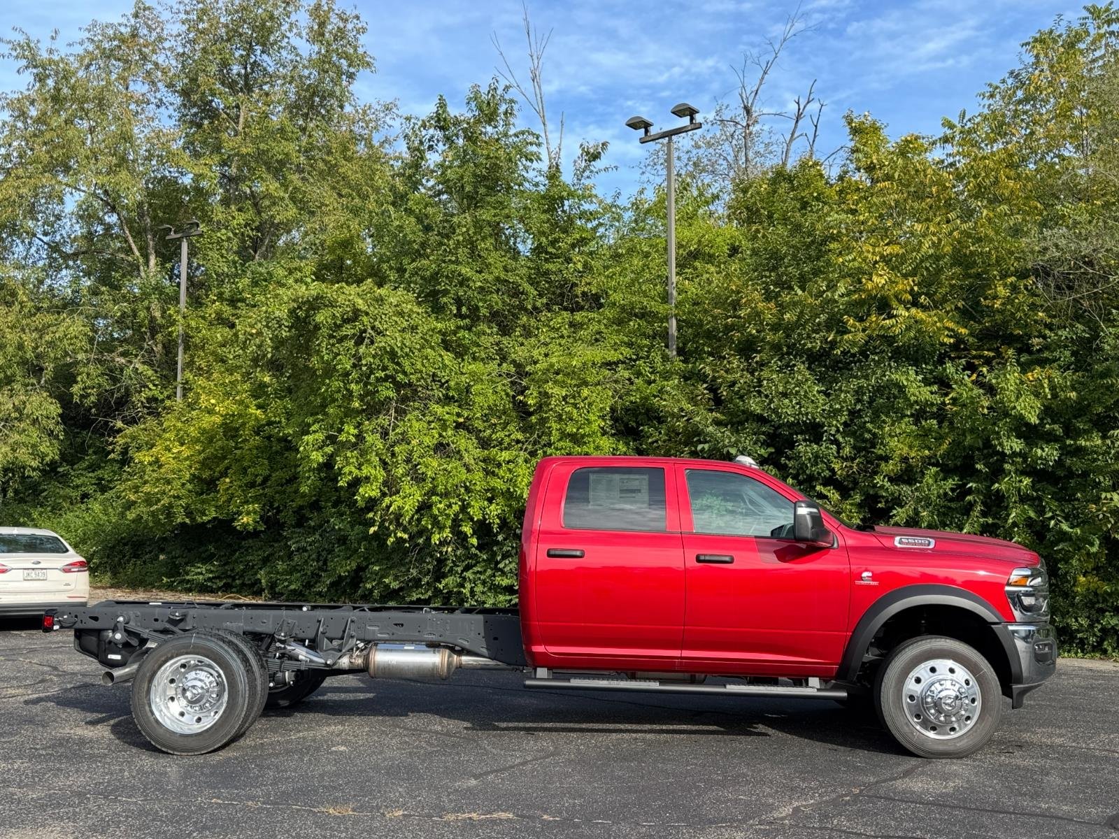 New 2026 Molten Red Pearl-Coat Exterior Paint RAM Tradesman/Big Horn image 3