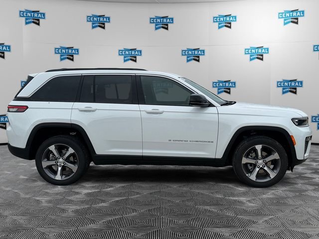 New 2026 Bright White Clear-Coat Exterior Paint Jeep Limited image 6