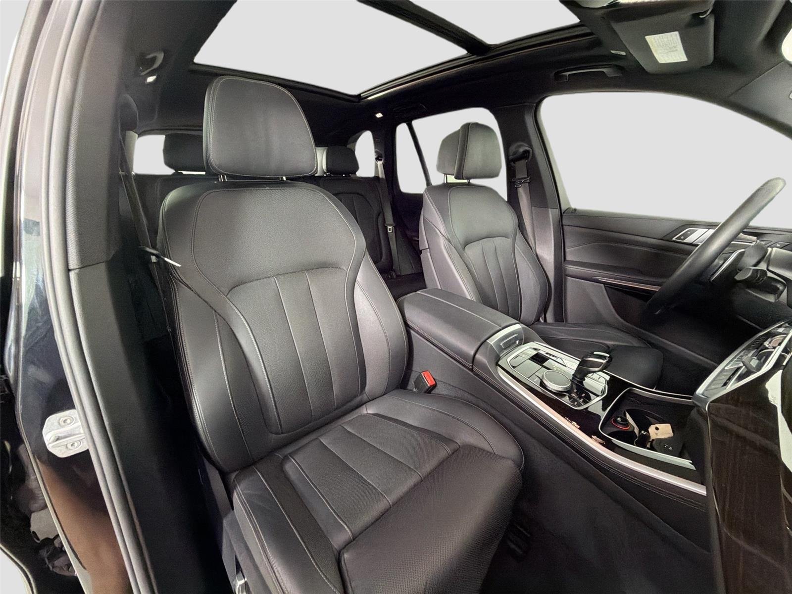 Used 2019 Black Sapphire Metallic BMW xDrive40i image 28