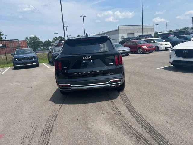 Used 2022 Black Kia EX image 9