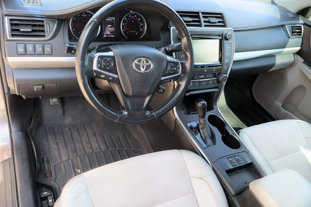 Used 2016 Gray Toyota XSE V6 image 11