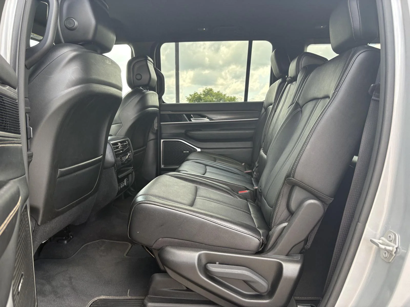 Used 2024 Baltic Gray Metallic Clearcoat Jeep Series II image 11