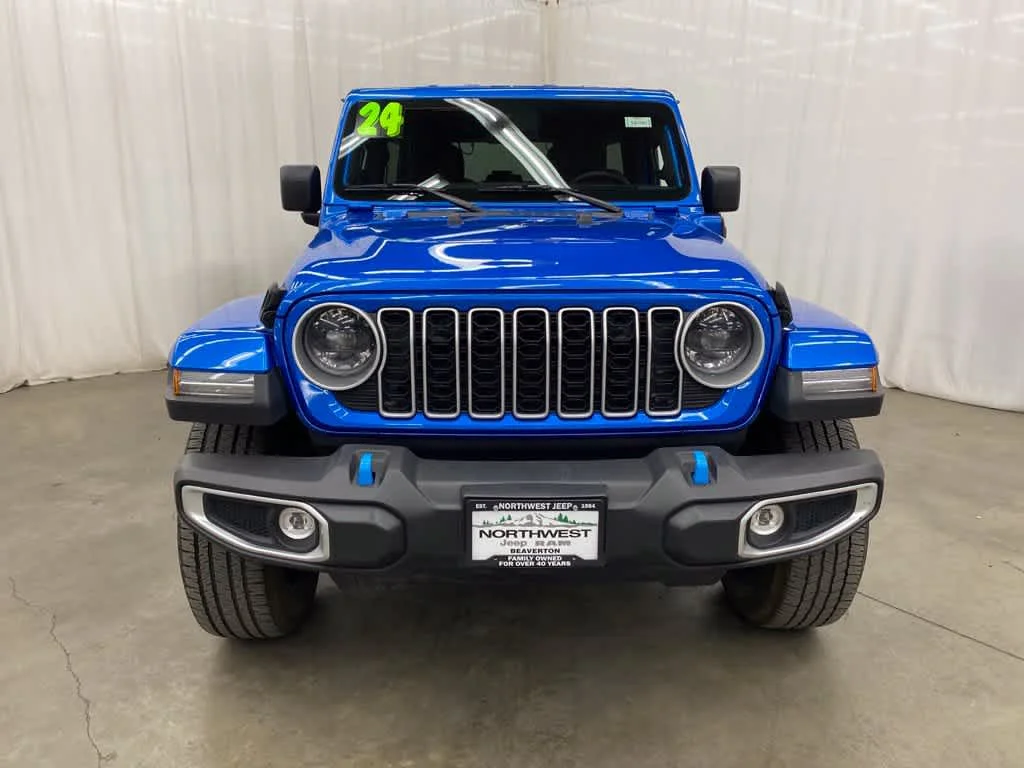 Used 2024 Hydro Blue Pearlcoat Jeep Sahara image 9