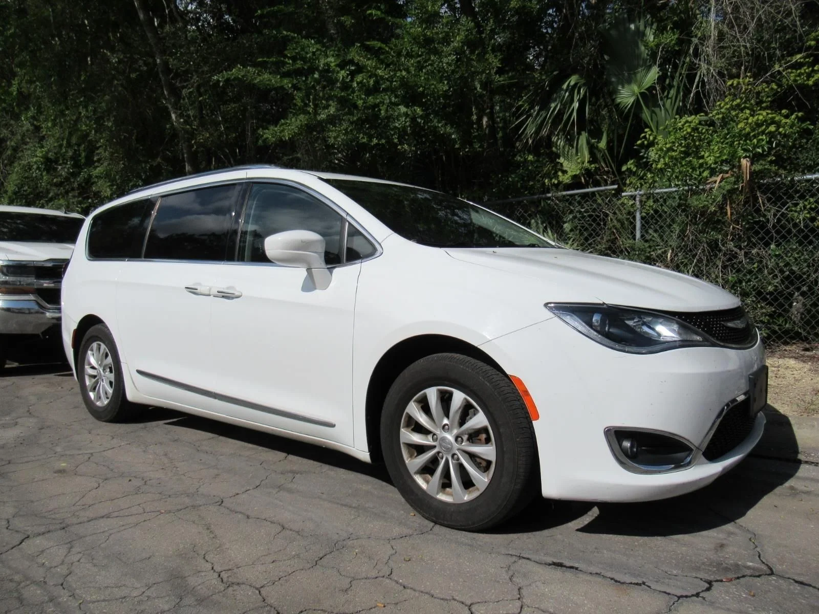 Used 2019 White Chrysler Touring L image 1