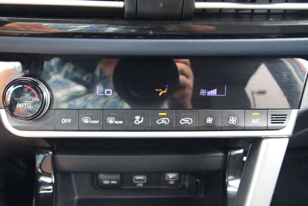 Used 2023 Orange Kia S image 28