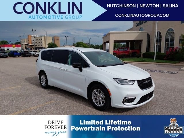 2024 Chrysler Pacifica Touring L's photo