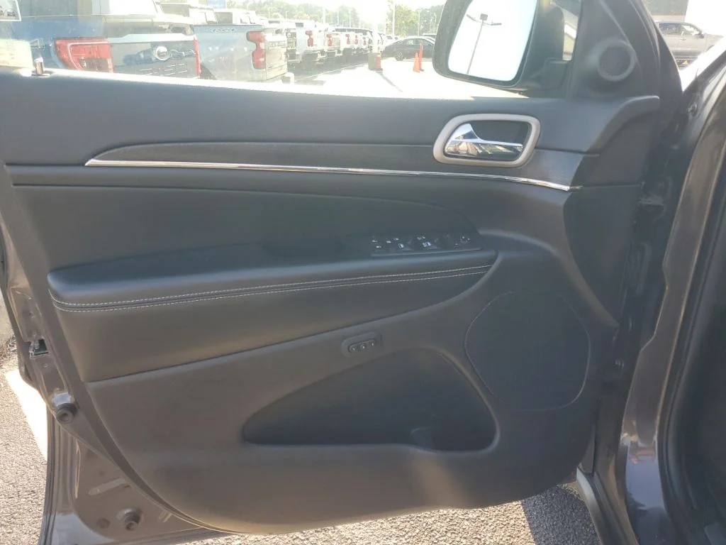 Used 2017 Gray Jeep Limited image 12