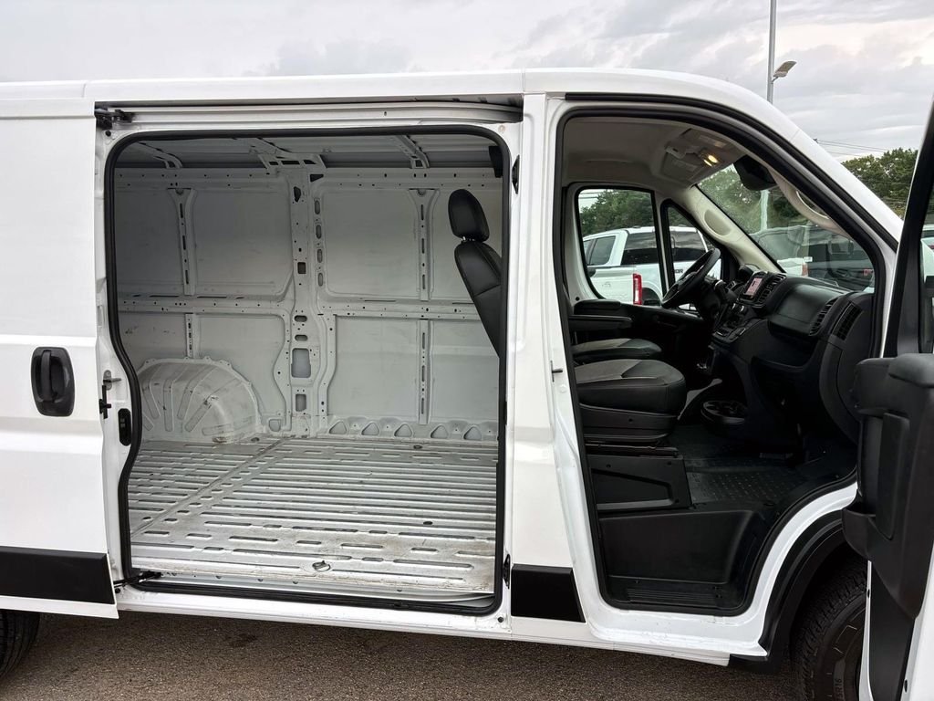 Used 2025 White Ram  image 13