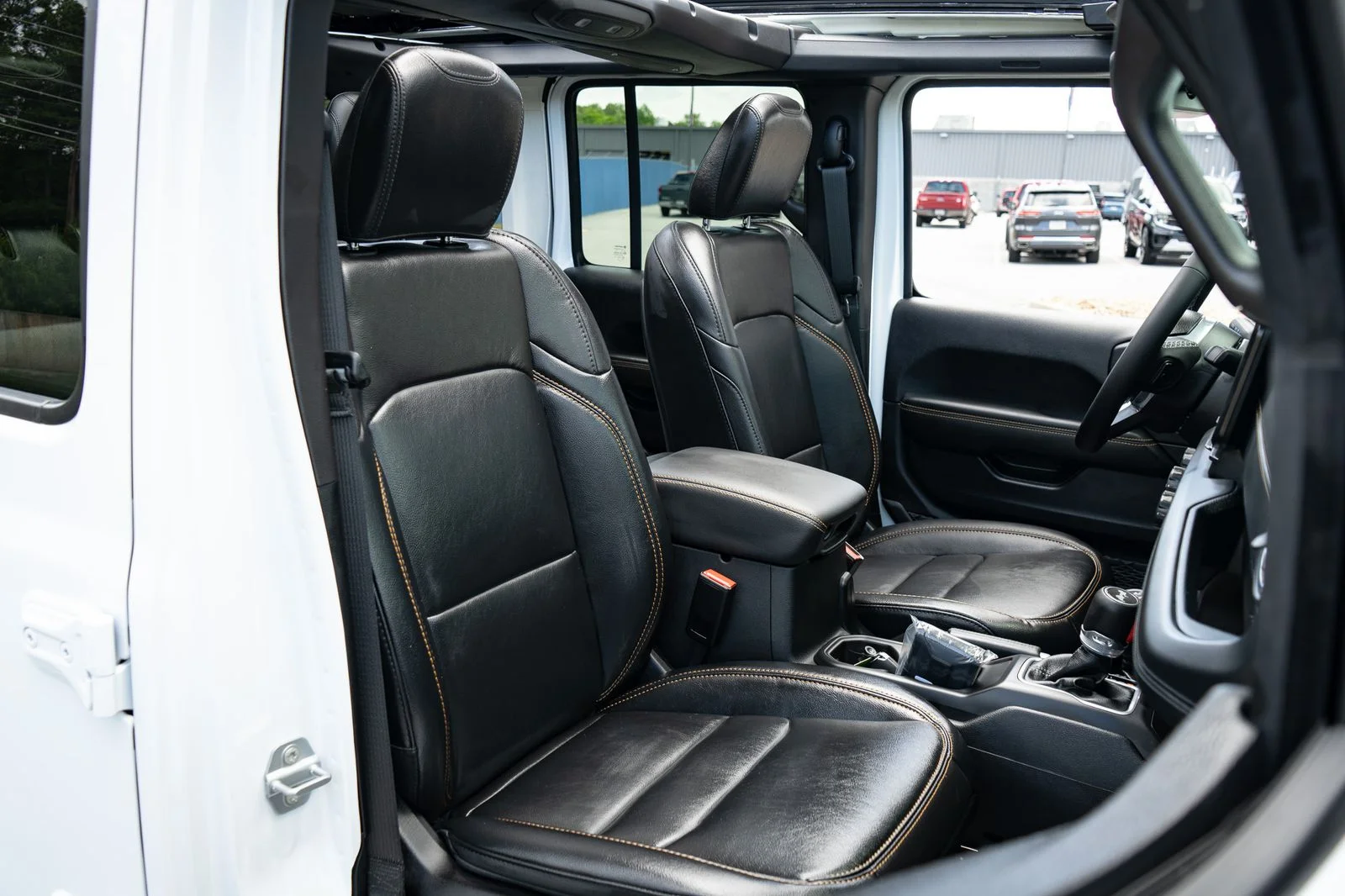 New 2026 Bright White Clear-Coat Exterior Paint Jeep Sahara image 22