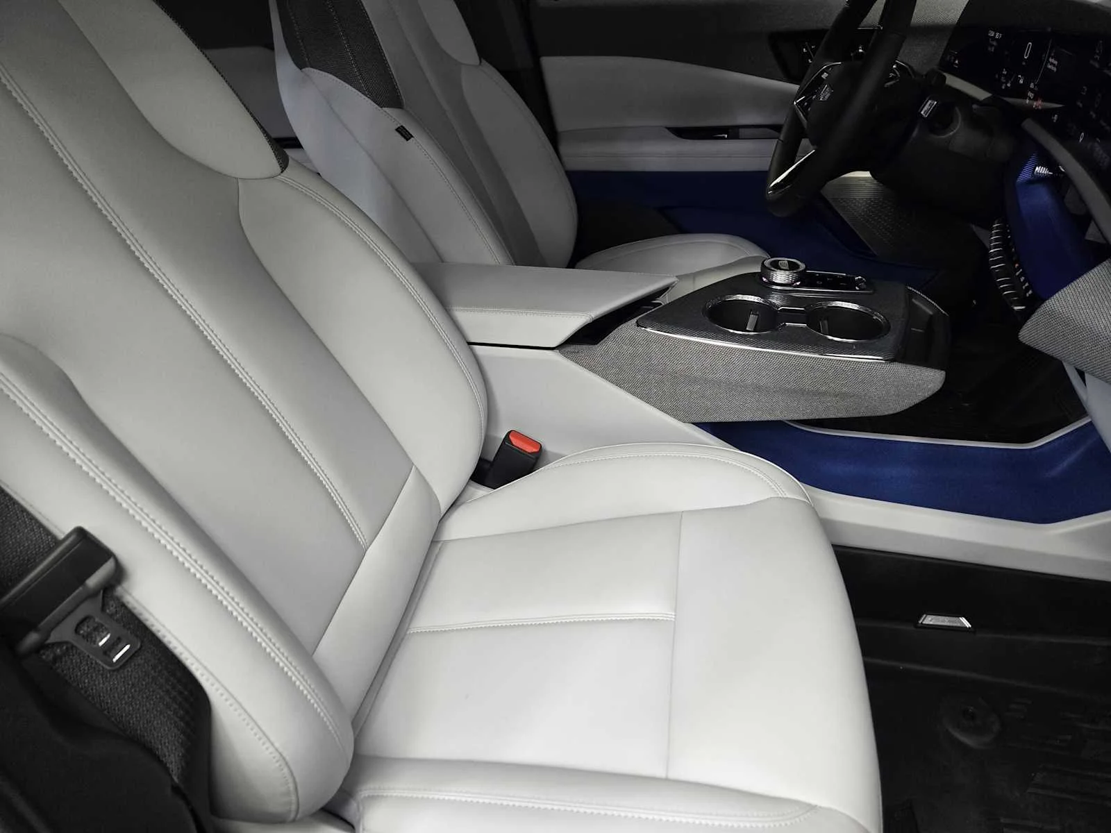 2026 Cadillac OPTIQ Luxury - Photo 9