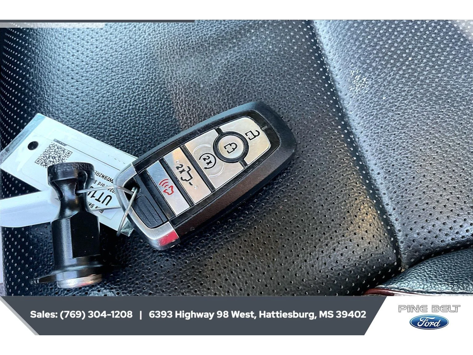 Used 2024 Star White Metallic Tri-Coat Ford LARIAT image 9