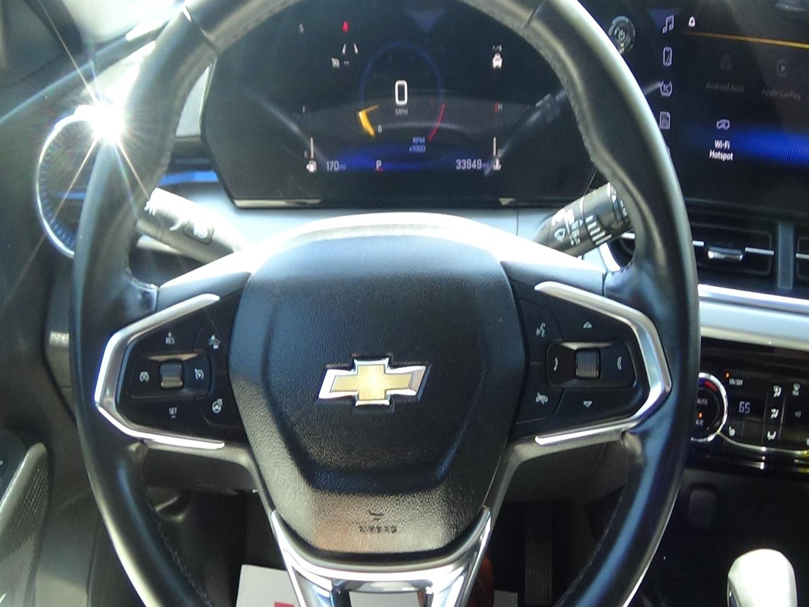 Used 2025 Mosaic Black Metallic (gb0) Chevrolet LT image 19