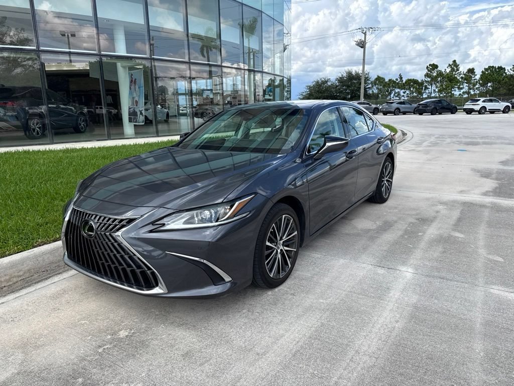 Used 2024 Gray Lexus ES 350 image 3