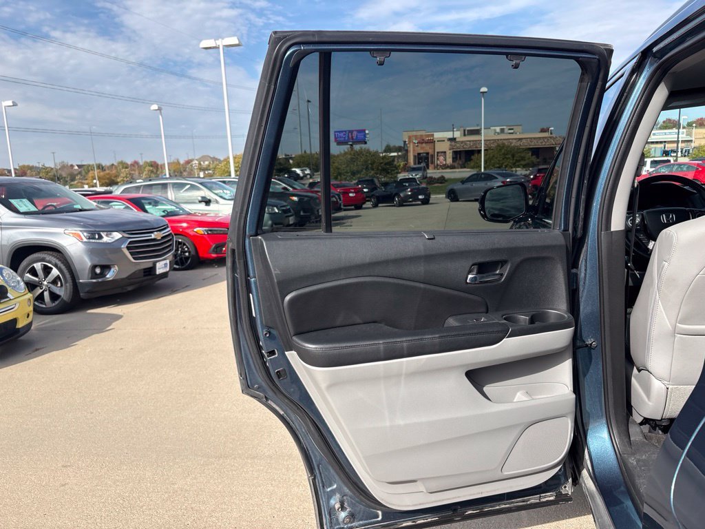 Used 2016 Blue Honda Touring image 40