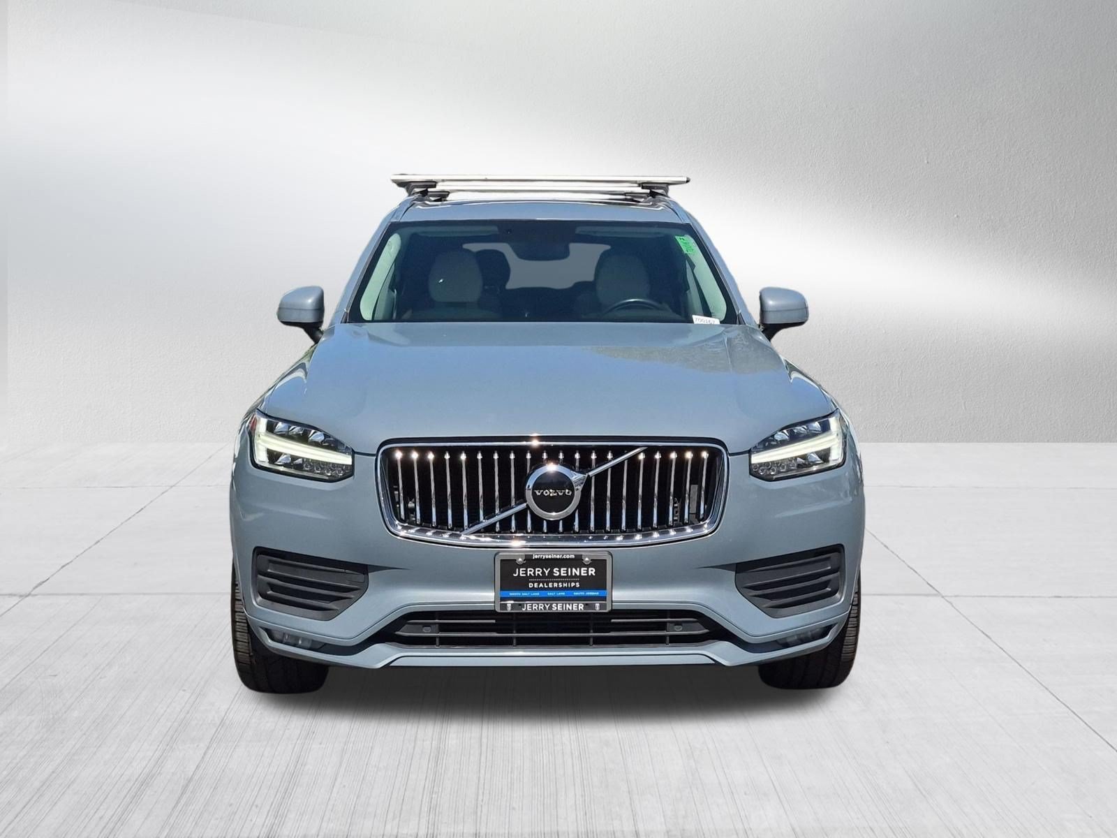 Certified Used 2020 Gray Volvo T6 Momentum 6 Passenger image 8