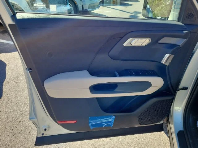 New 2027 Ivory Silver Kia EX image 14