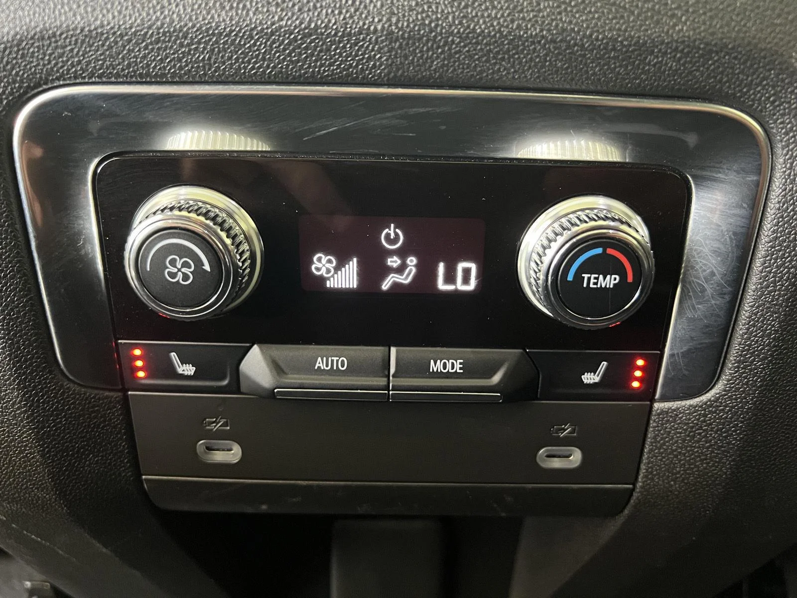 Used 2023 Summit White GMC AT4 image 22