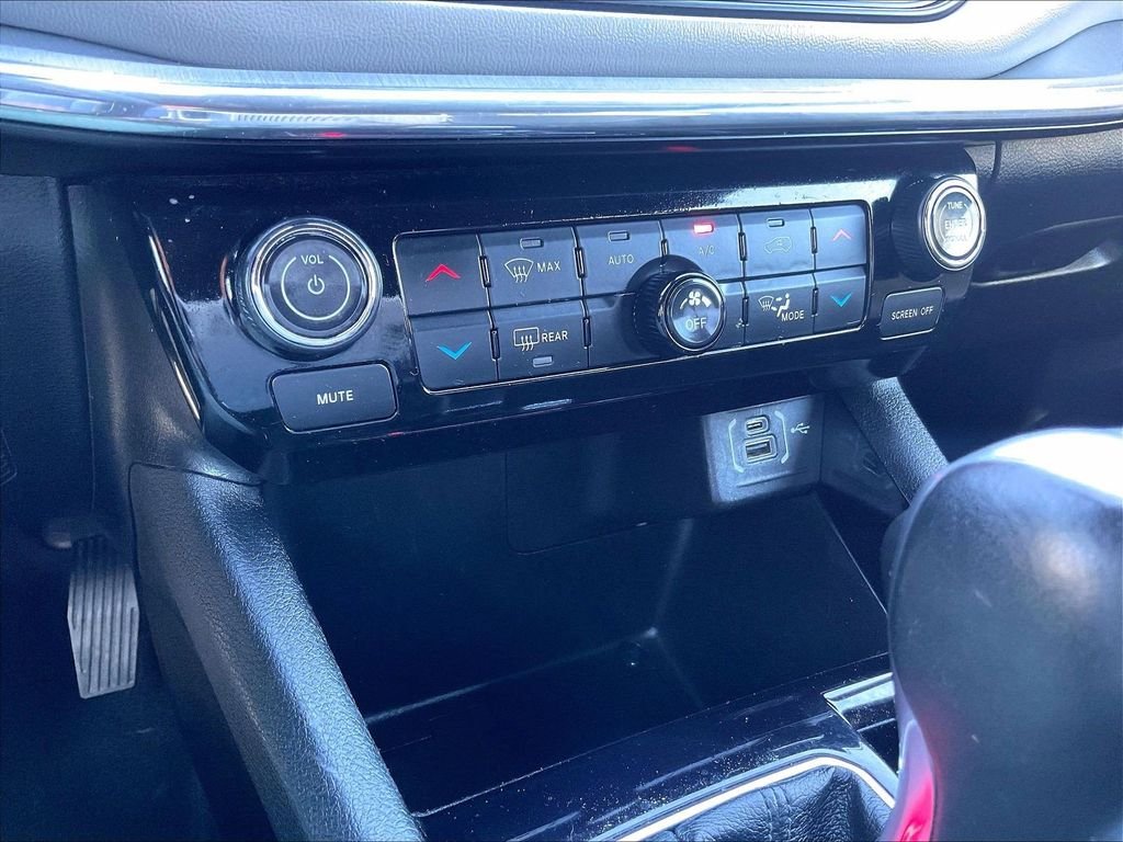 Used 2024 Gray Jeep Limited image 25