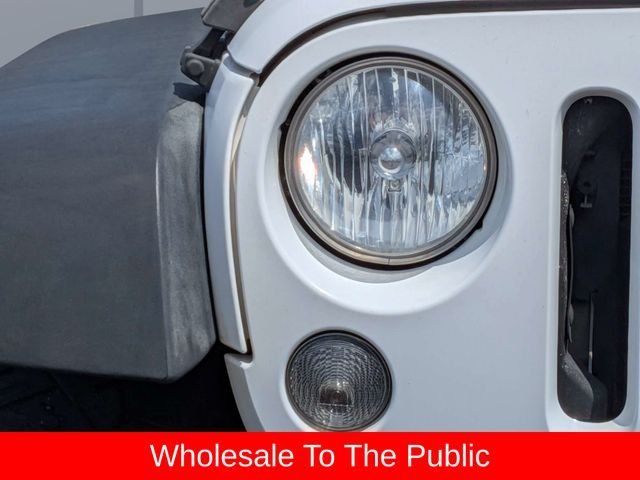 Used 2017 White Jeep Sport image 9