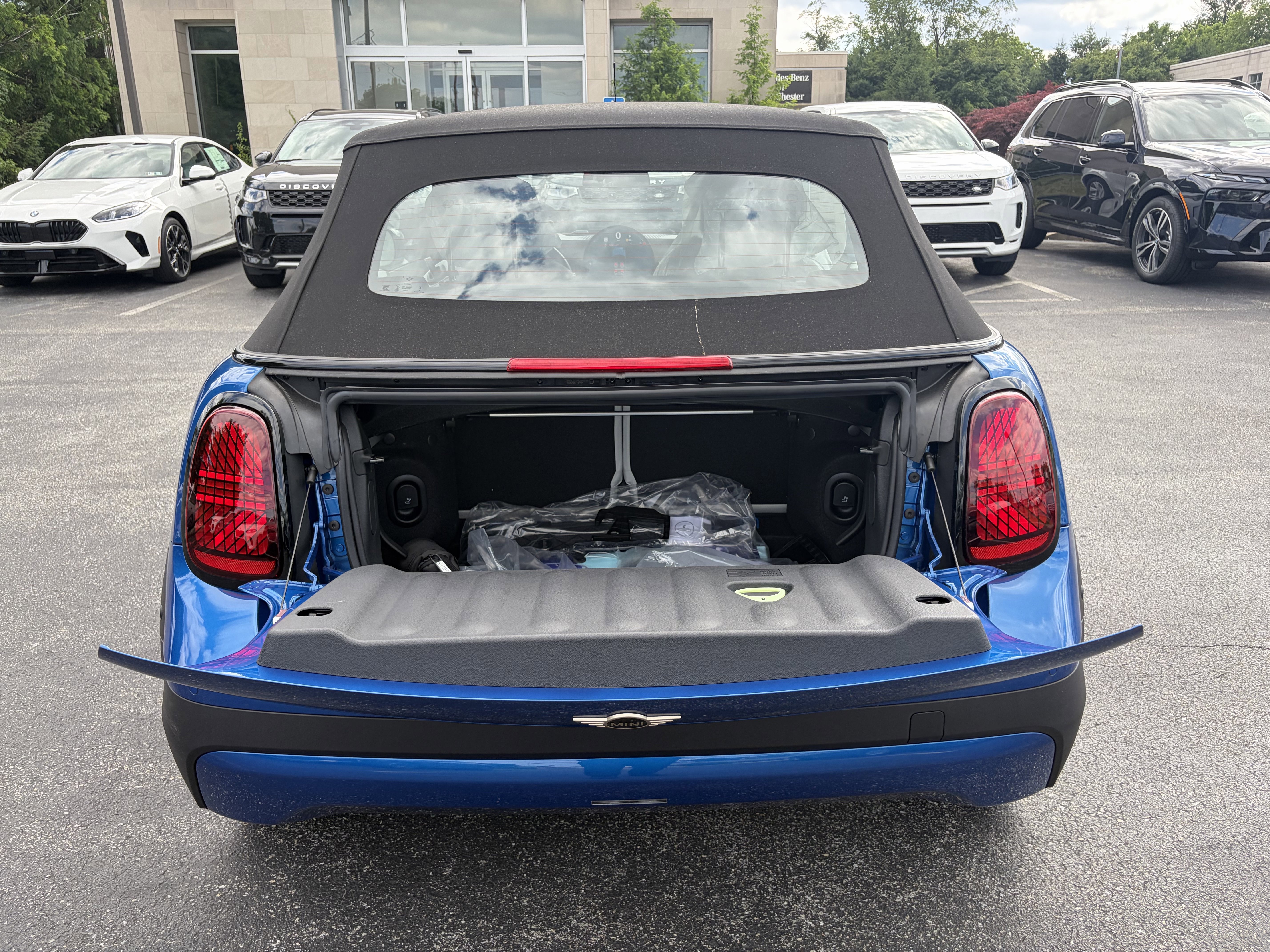 New 2026 Icy Sunshine Blue Metallic MINI Signature Plus image 7