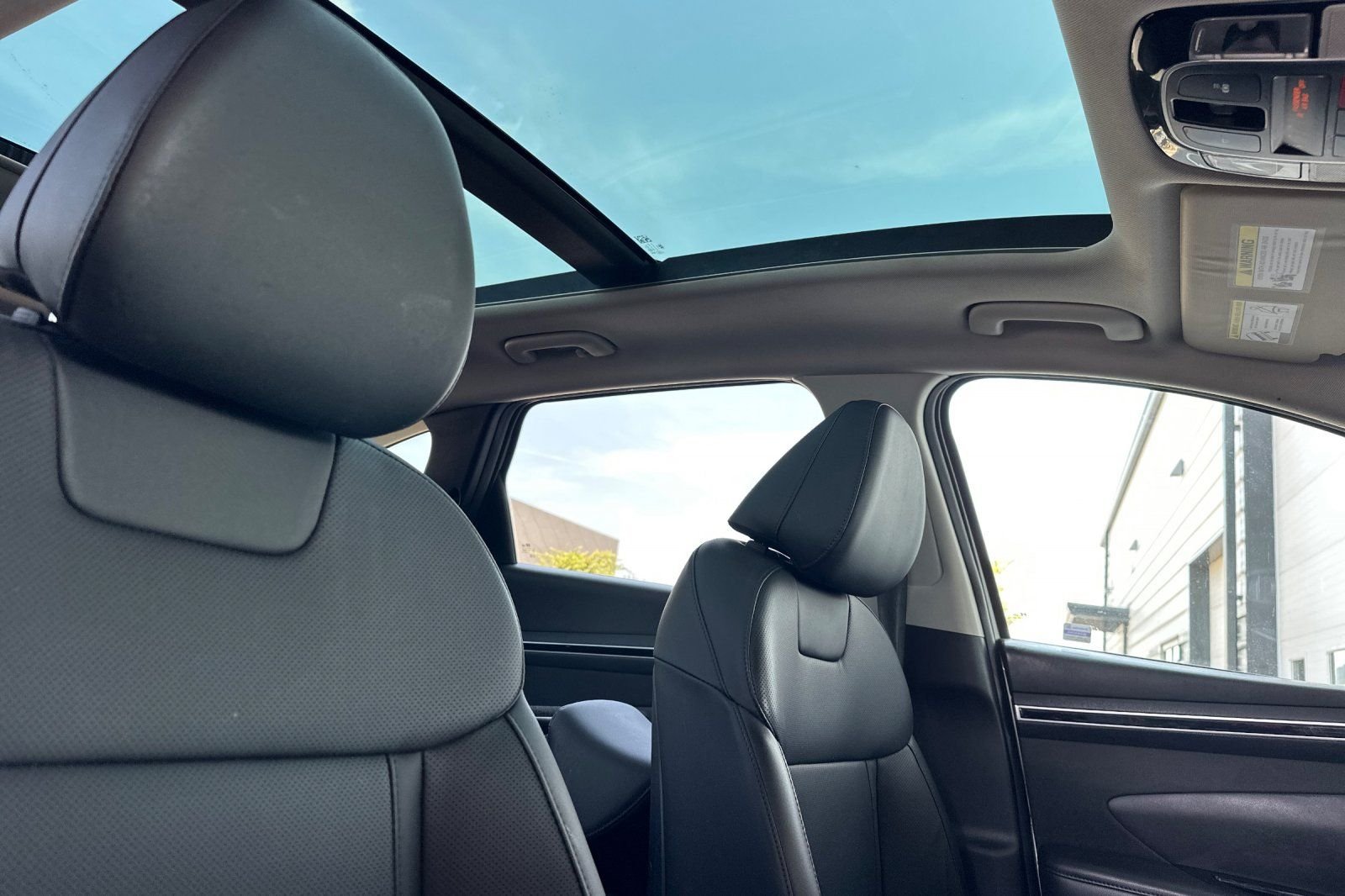 Used 2024 White Hyundai SEL Convenience image 18