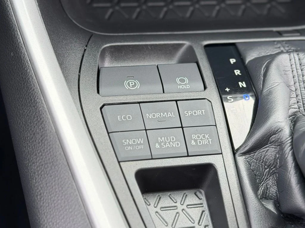 Used 2021 Silver Toyota XLE image 20