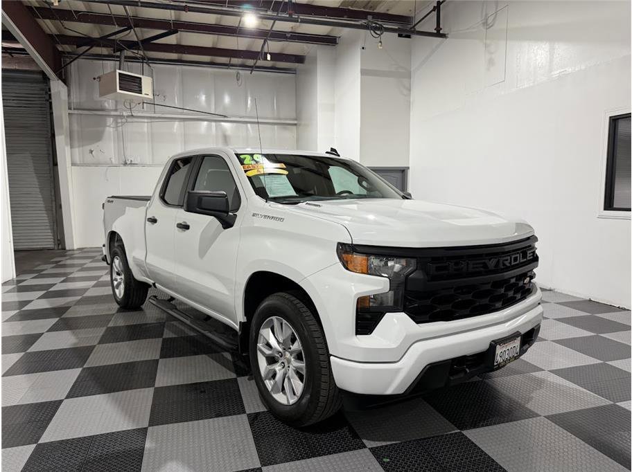 2024 Chevrolet Silverado 1500 Custom photo 2